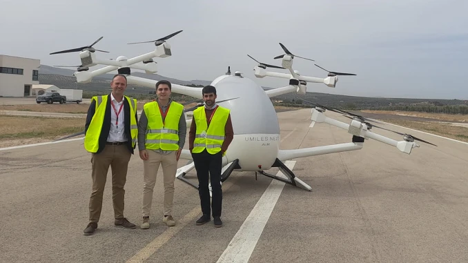 Daniel García-Monteavaro, jefe de Desarrollo de Negocio de Drones (izquierda) y equipo de Enaire. Foto: Enaire